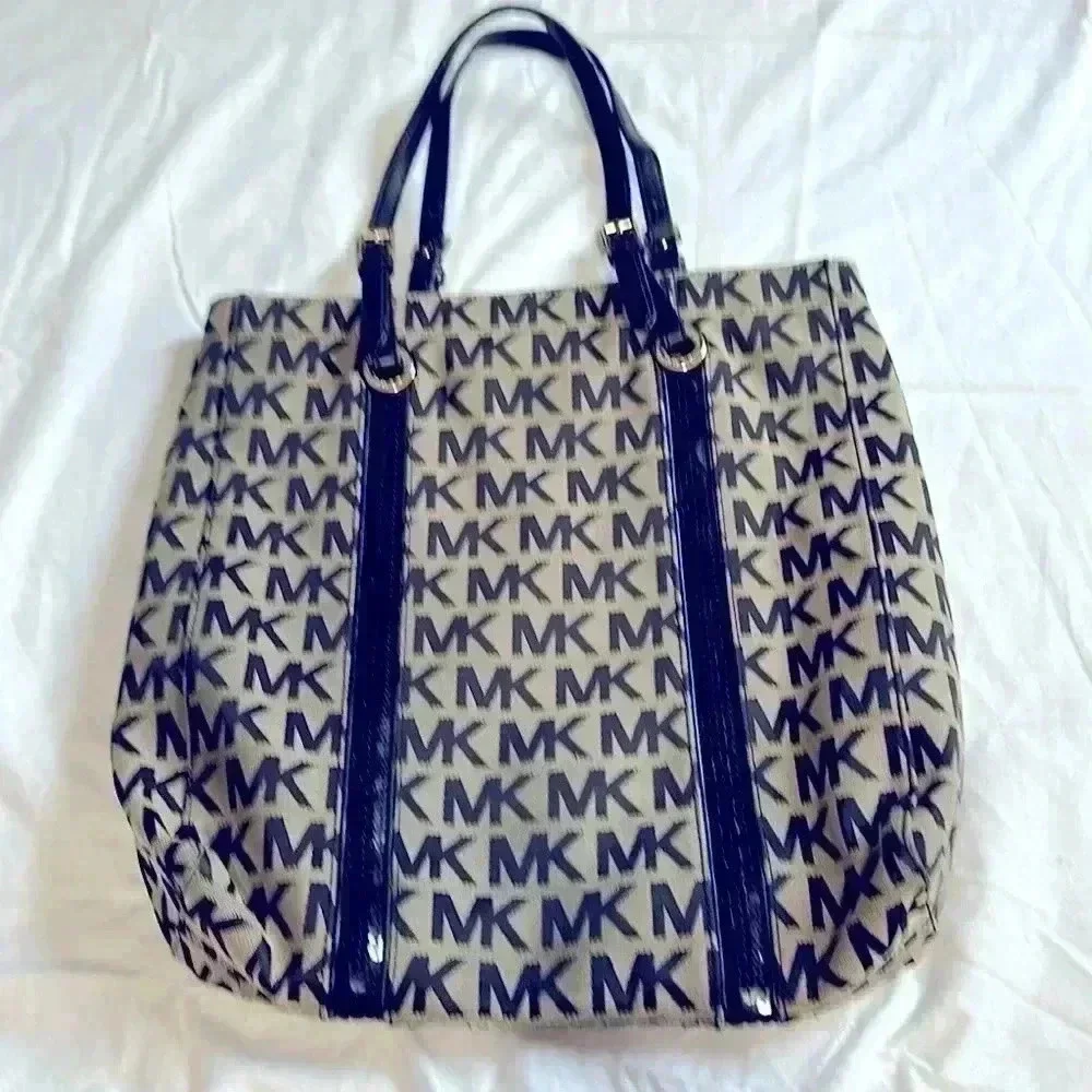 Michael Kors Signature Monogram Jacqaurd In Sequin